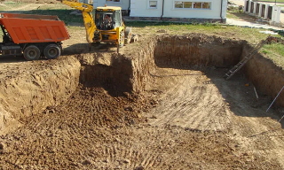 Рытье котлованов под фундамент в Усолье-Сибирском – цена от 2591 руб. за м3 | 2Землекопа-Сль