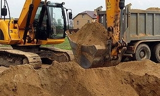 Выкопать яму экскаватором в Усолье-Сибирском от 933 руб. - 2Землекопа-Сль