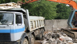 Вывоз строительного мусора с участка в Усолье-Сибирском недорого от 1555 руб. | 2Землекопа-Сль